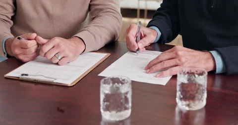 Hands, agent or old man with document signature in home for medicare form, 库存影片 337219409