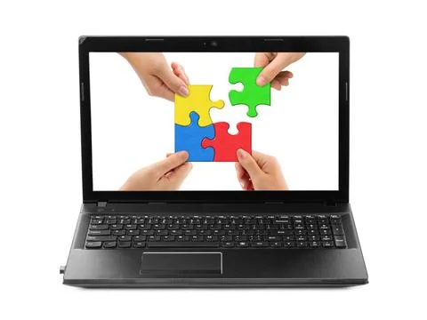 Hands and puzzle in computer notebook Hands and puzzle in computer - isola... Foto stock