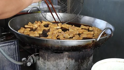 Hands are using chopsticks and colander lap deep fried dough stick Stock Footage 152435840