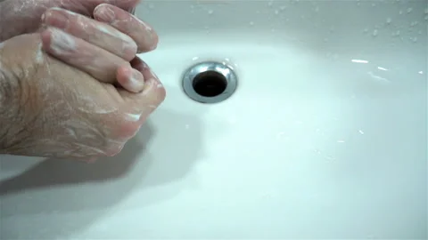 Hands are washed in slow motion with soap in the sink Vídeo Stock 136385843