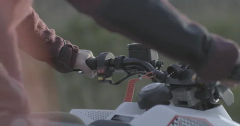 Hands on ATV wheel 動画素材 169092012