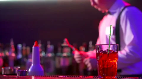 Hands of barmen inserts straw for cocktail in night club Stock Footage 65493408