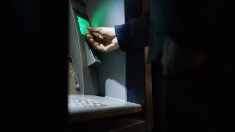 Hands of a black male using an ATM to withdraw some cash Vidéo 100373875