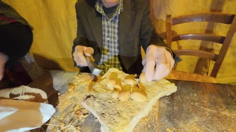 Hands that break almonds 스톡 동영상 297589380