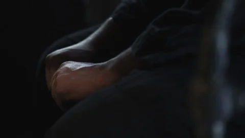 Hands break pencil Vidéo 112106547