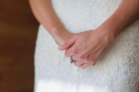 Hands of the bride with a ring Foto stock