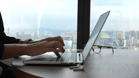 Hands Of Businesswoman Using Laptop Computer In Office With City View Stockbeeldmateriaal 87169138