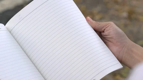 Hands change page empty paper note. 스톡 동영상 93608128