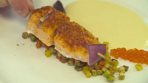 Hands of chef putting fish on the plate Stock-Footage 84678714
