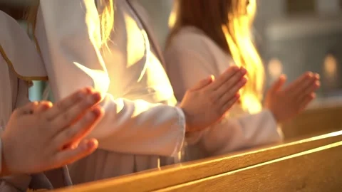 Hands of children folded in prayer during the First Holy Communion 스톡 동영상 154911847