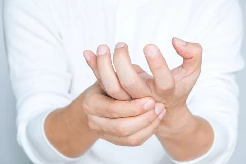 Hands of computer users have pain and injury to the fingers. From Syndrome .. Foto stock