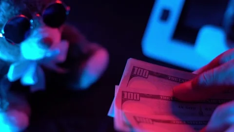 Hands count a stack of hundred-dollar US banknotes. Stock Footage 197742040