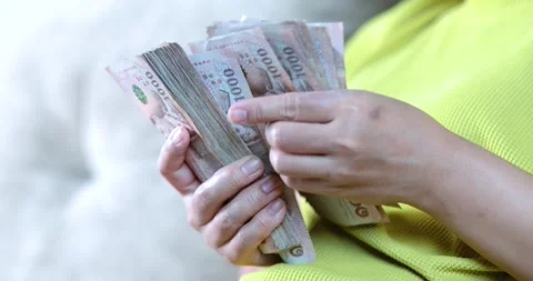 Hands counting 1000 Thai baht banknotes, large money, cash, wealth Stock Footage 335542477