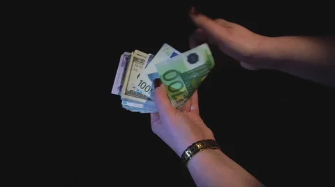 Hands counting a stack of money 库存影片 1080692