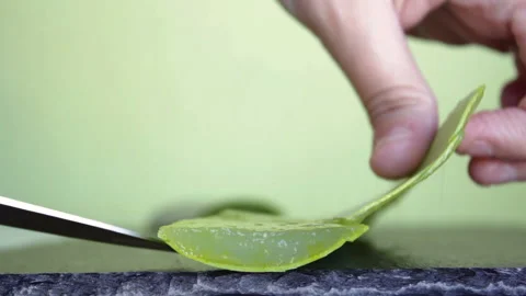 Hands cutting aloe vera leaf to extract the gel Stock Footage 136271340