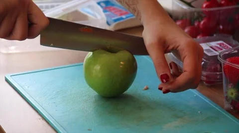 Hands cutting an apple in pieces Stock Footage 62528880