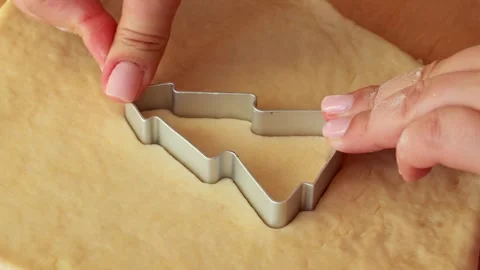 Hands cutting out the rolled sugar Christmas fir tree cookies with cookie cutter 스톡 동영상 285778182
