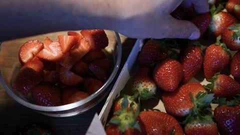 Hands cutting strawberries with a knife Stock-Footage 109275236