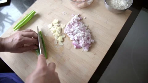 Hands cutting vegetables on the cutting board Stock-Footage 136410399