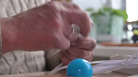 Hands demonstrate step-by-step creation of a simple craft project at home using Stockbeeldmateriaal 337111396
