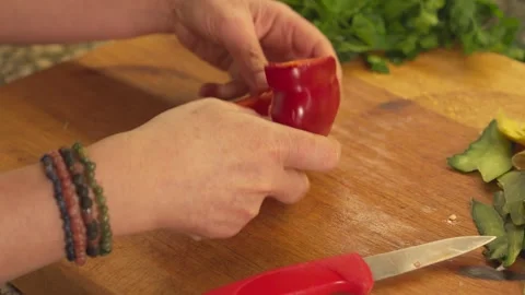 Hands deseeding a red bell pepper on a wooden board Stock-Footage 331314004