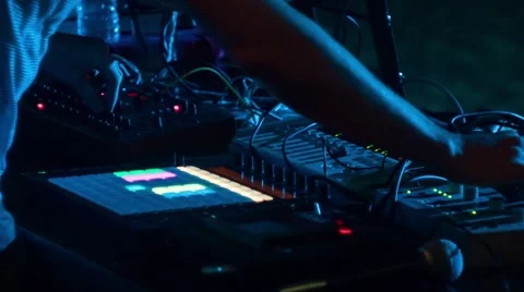 Hands DJ behind the decks 動画素材 62887319