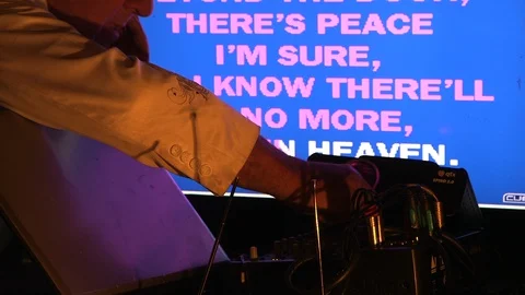 Hands of Dj Tweak Controls on Mixer Karaoke Night 스톡 동영상 129196642