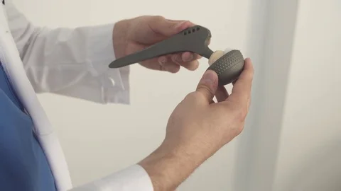 In the hands of doctors implant the hip joint Stock-Footage 77418094