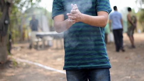 Hands dusting Powder Vídeo Stock 89931086