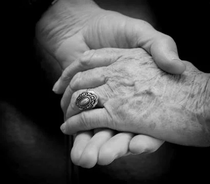 Hands of elderly 库存照片