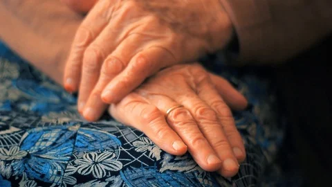 Hands of an elderly woman 動画素材 107579382