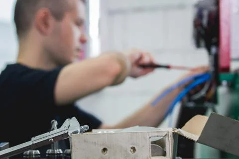 Hands of electrician engineer screwing and testing equipment in fuse box, de 스톡 사진