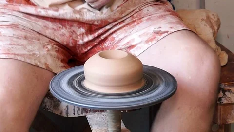 Hands forms clay pot on potter's wheel Stock Footage 95433274