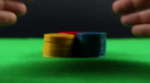 Hands full of chips Vídeos de archivo 42732050