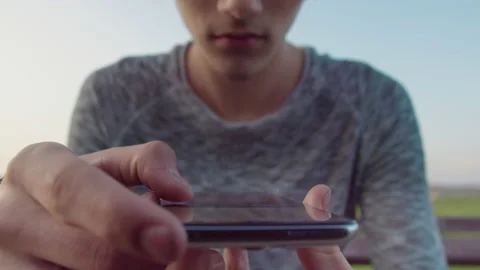 Hands of a guy with a mobile phone, reads text messages in the mobile Stock Footage 167143626