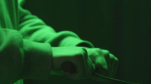Hands hold a bar, the light reacts and flashes Video stock 281516145