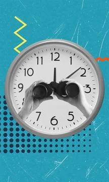 Hands hold binoculars positioned before a clock, blending elements of time an 库存照片