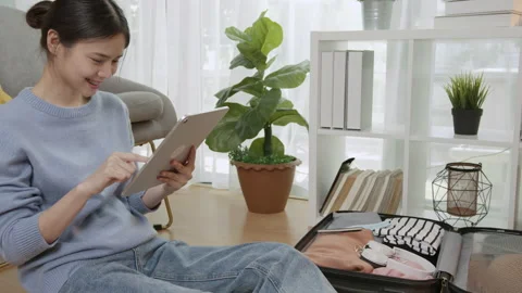 Hands holding digital tablet with application booking flight and hotel. Stock-Footage 138795622