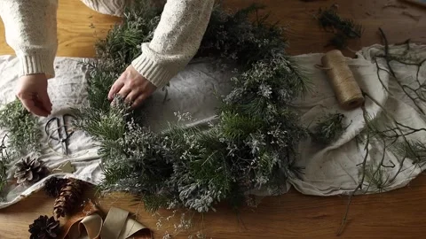 Hands holding evergreen branches, making wreath Stock Footage 289475153