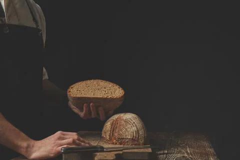 Hands holding half bread Stock-Fotos