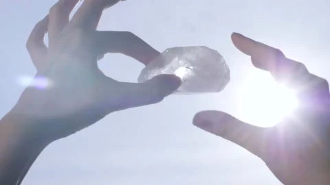 A hands holding a large quartz crystal Stock Footage 161443932