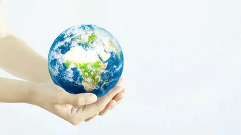 Hands holding the Planet. Vídeo Stock 108591009