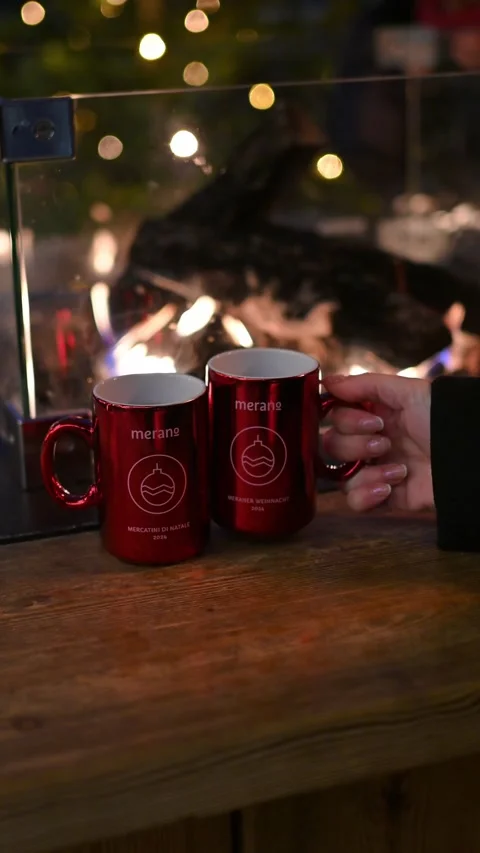 Hands Holding a Steaming Hot Drink by the Fire at a Christmas Market Stock-Footage 318184777