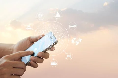 Hands holding using smart phone for travelling booking Foto stock