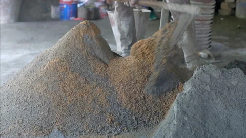 Hands of an Indian worker mixing cement and sand with the help of a hoe Video stock 160240806