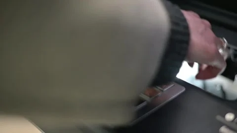 Hands interact with an ATM interface while inserting a card and entering a PIN. Vidéo 337555780