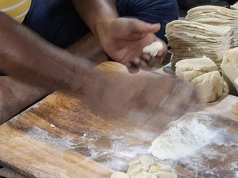 Hands kneading soft dough to prepare fresh roti or samosa, Foto stock
