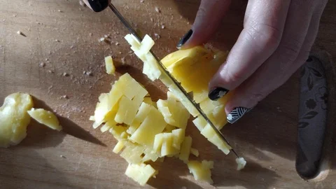 Hands with a knife cut boiled potatoes. wooden board, cuts into small pieces Stock-Footage 121003386