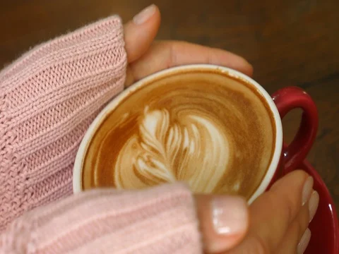 Hands In Knit Sweater Holding Coffee Cup Stockbeeldmateriaal 81622830