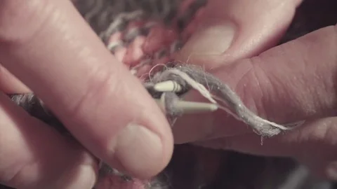 Hands knitting woolen sweater Stock-Footage 76035700